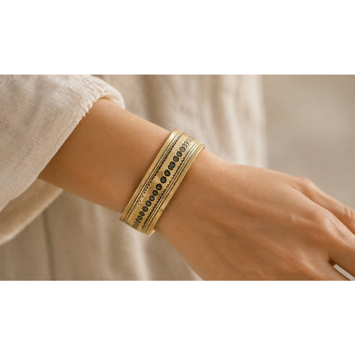 Bracelet Fin Petit Poignet en Laiton � Jonc R&eacute;glable Unisexe Fait Main