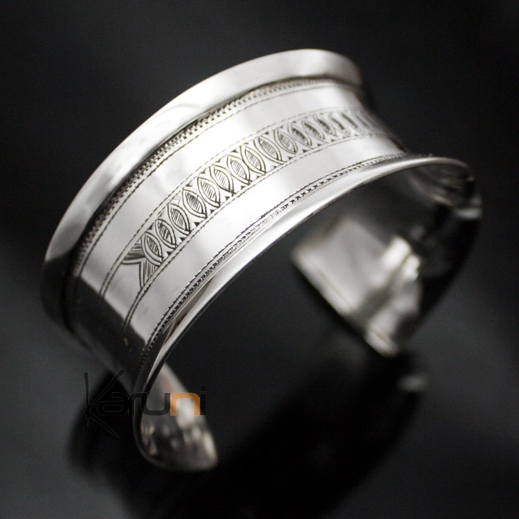 Bracelet Manchette en Argent Concave Gravée 01