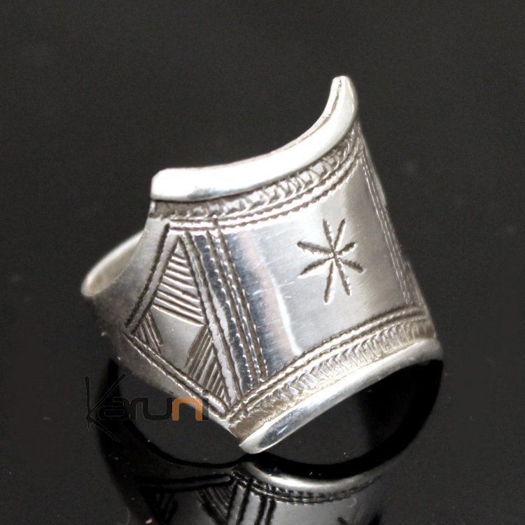 Bague Chevalière en argent large gravée 23