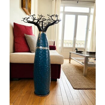baobab-bleu-metal-recycle-decoration-interieure-salon-contemporain