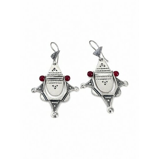 Boucles d'Oreilles Touareg Argent 925 – Bijou Nomade Fait Main Perles Rouges Boucles d’Oreilles Touareg Agadez – Argent 925 Gravé et Perles Rouges