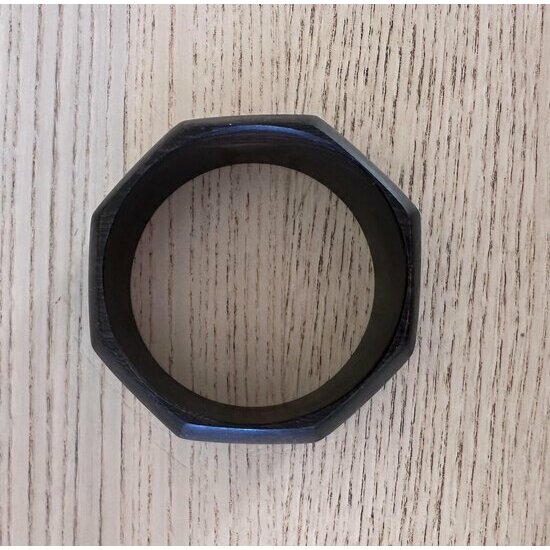 Bracelet Ébène Facetté – Jonc Bois Noir Géométrique Fait Main Ébène Sculpté Fait Main – Bracelet Artisanal Design Épuré