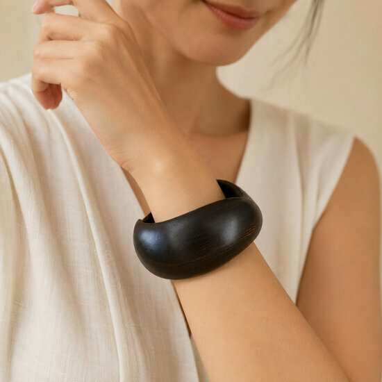 Manchette Vague en �b�ne Port�e � Bracelet Sculptural Bois Noir Femme