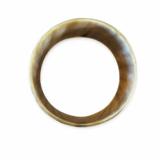 Bracelet large en corne naturelle blonde � vue de dessus