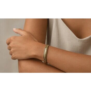 Bracelet Touareg en Laiton Gravé Main – Jonc Ajustable à Embouts Sphériques Bracelet Touareg Laiton Porté – Jonc Fin Gravé Main pour Femme