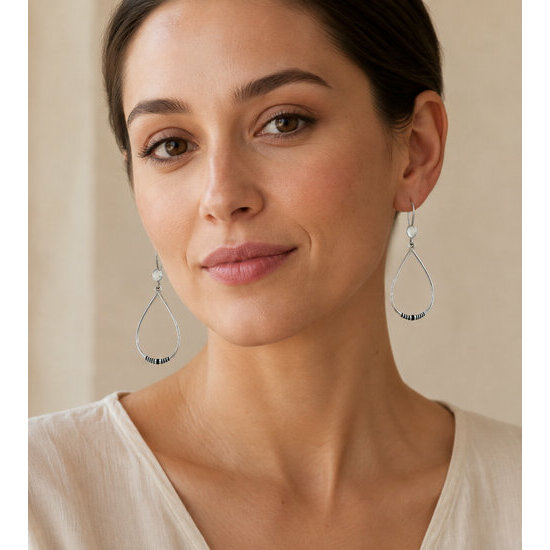 Boucles d'Oreilles Goutte Argent 925 & Ébène – Pendants Fins Fait Main Boucles Goutte Argent 925 Portées – Pendants Élégants Femme
