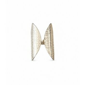 Bague Papillon en Laiton Martelé – Anneau Sculptural Réglable Bague Ailes de Papillon en Laiton – Forme Sculpturale Moderne