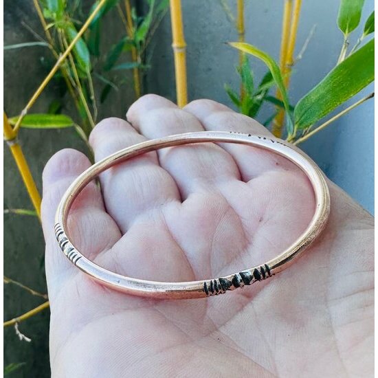 Bracelet en Cuivre Massif Recyclé – Jonc Gravé Main Artisanal Bracelet en Cuivre Massif Fait Main – Jonc Artisanal Gravé pour Femme