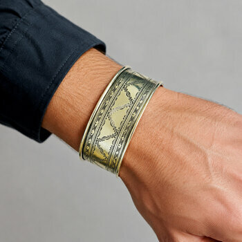 Manchette Dorée Homme Femme – Bracelet Large en Laiton Gravé Main Bracelet Large Doré Homme Porté – Manchette Laiton Réglable