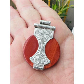 Pendentif Jaspe Rouge Argent 925 – Bijou Touareg Gravé Main Pendentif Jaspe Rouge en Main – Argent 925 Gravé Fait Main