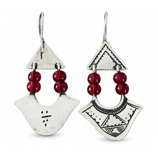 Boucles d'Oreilles Argent 925 & Perles Rouges – Pendants Gravés Main Boucles Argent 925 Signées Tifinagh – Gravures Artisanales Touareg