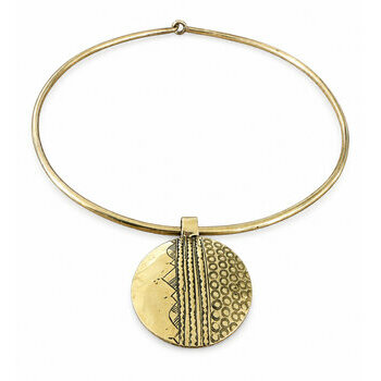 Collier Ras du Cou Doré Femme – Pendentif Rond en Laiton Fait Main Collier Pendentif Doré Femme – Ras du Cou Rigide en Laiton