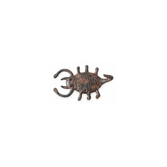 Scorpion en bronze fait main – Figurine 11 cm Scorpion en bronze vu du dessus, détail du corps et des pattes