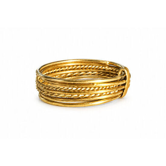 Bague semainier en laiton – 7 anneaux lisses et torsadés Bague multi-anneaux en laiton – Détail des anneaux lisses et torsadés