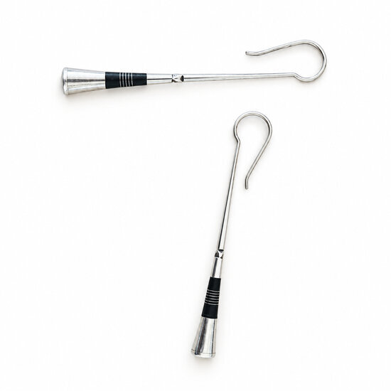 Boucles d'oreilles pilons touareg en argent et ébène – 6 cm Boucles pilons touareg en argent poinçonné – Détail du bois d’ébène