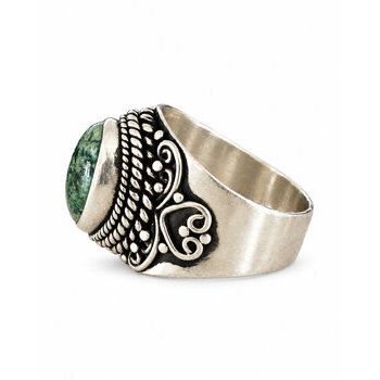 Bague argent massif et turquoise v�ritable, d�tails des volutes