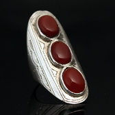 Bijoux Touareg Ethniques Bague en Argent Navette Grave 41 Longue 3 Pierres Agate Rouge