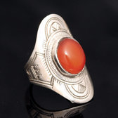 Bijoux Touareg Ethniques Bague en Argent Navette Grave 47 Pierre Agate Rouge